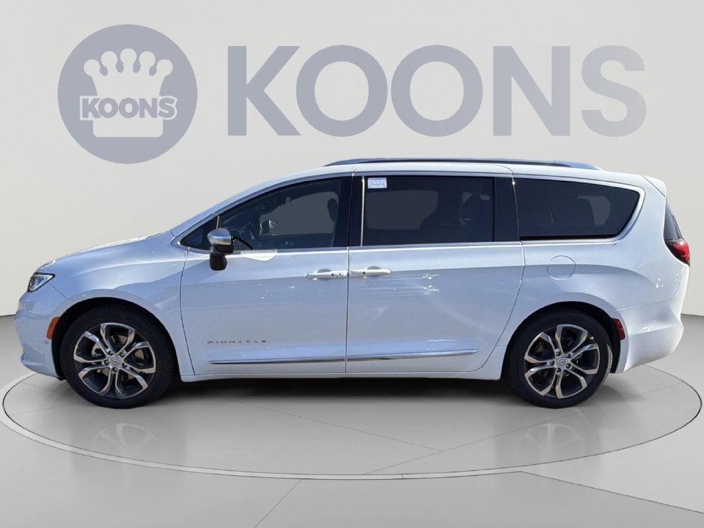 Used 2026 Chrysler Pacifica Pinnacle FWD image 2