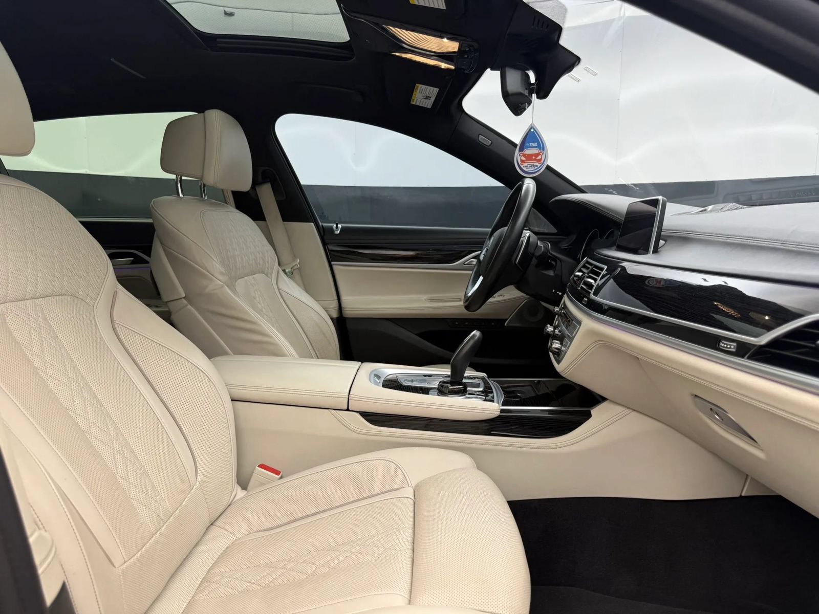 Used 2019 BMW 750i xDrive w/ Executive Package AWD/4WD image 28