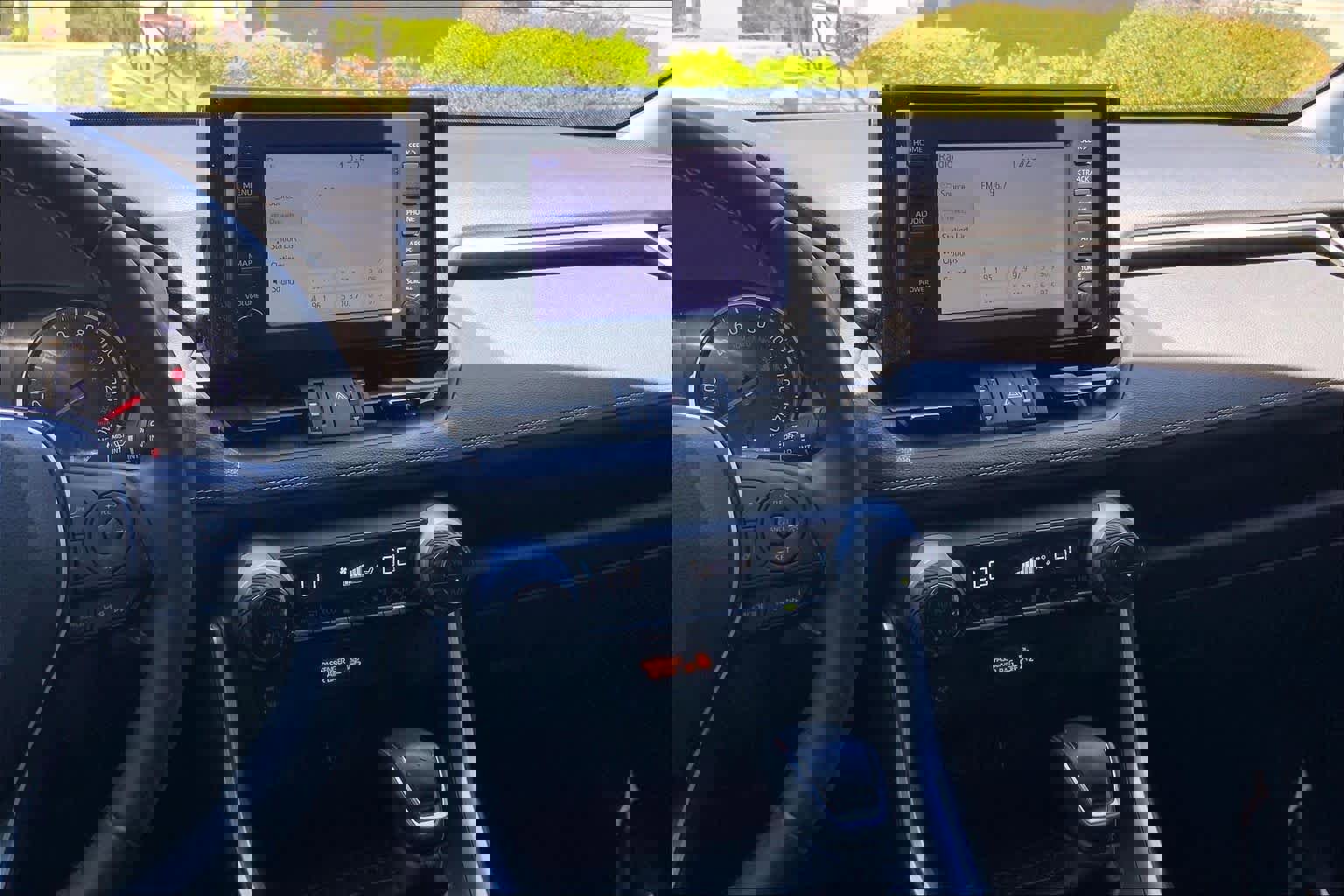 Used 2019 Toyota RAV4 XLE Premium image 7