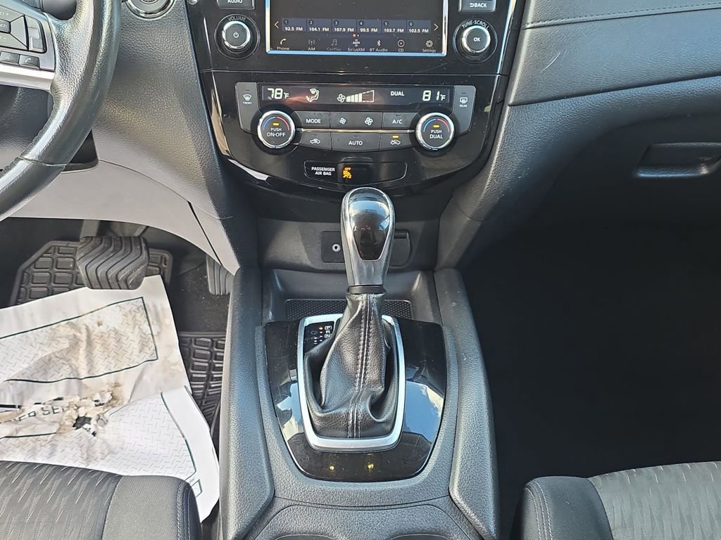 Used 2018 Nissan Rogue SV image 18