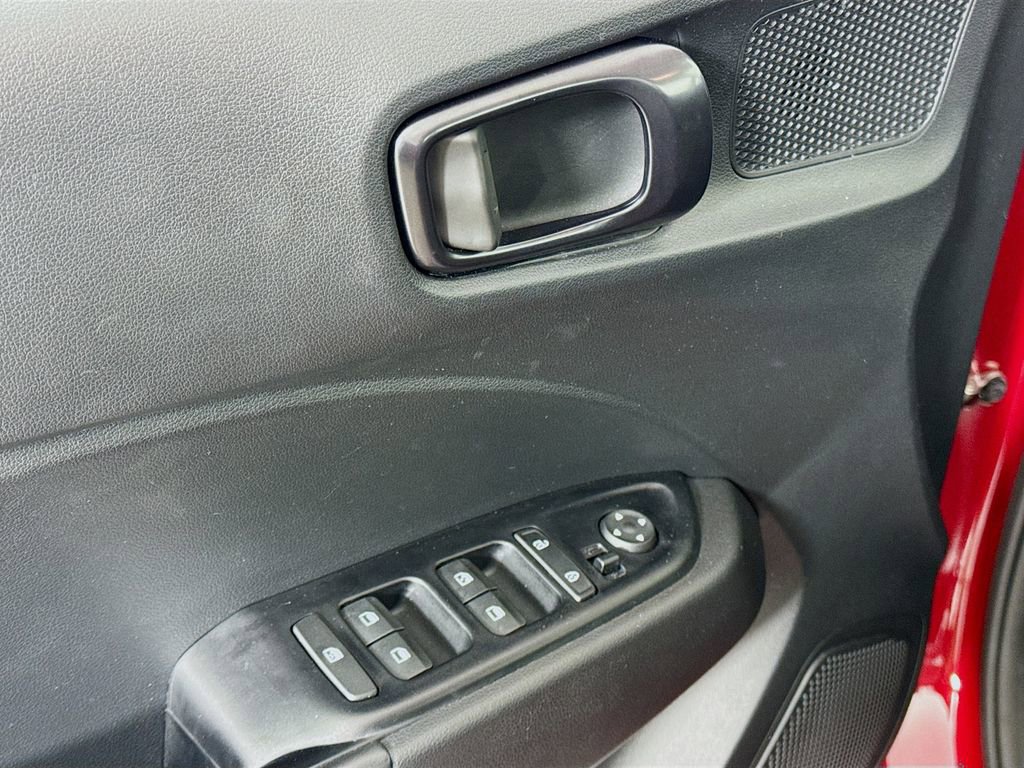 Used 2023 Hyundai Venue Limited image 18