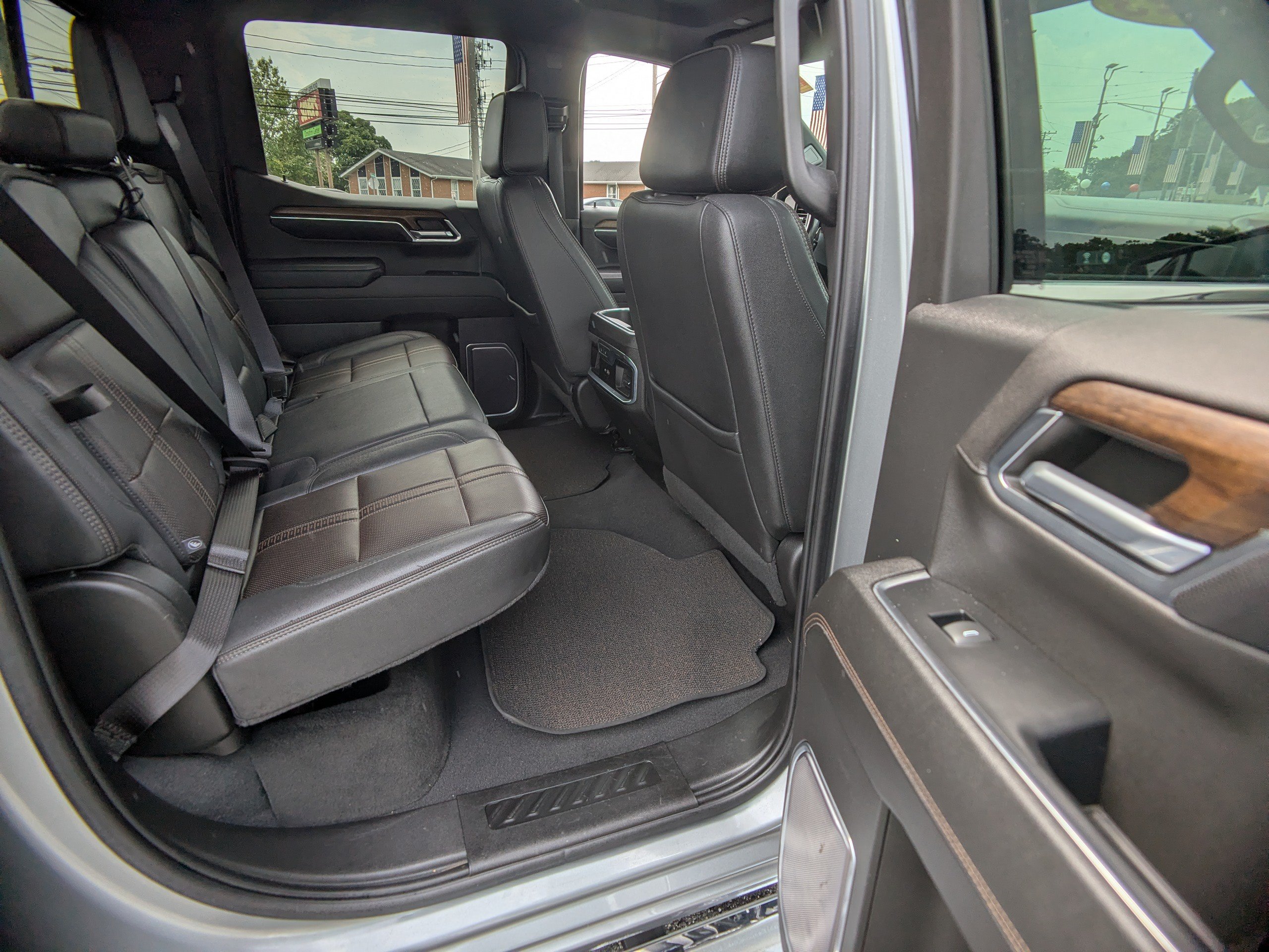 Used 2023 Chevrolet Silverado 1500 High Country w/ Z71 Off-Road Package AWD/4WD image 13