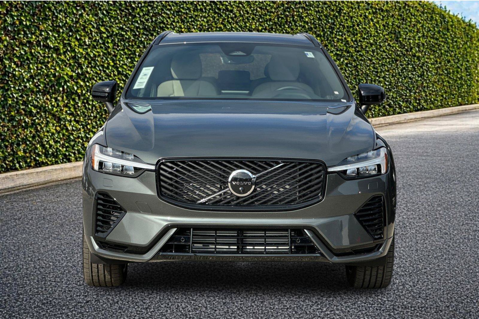 New 2026 Volvo XC60 T8 Plus w/ Climate Package PRO AWD/4WD image 9