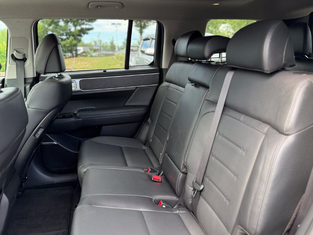 Used 2025 Hyundai Santa Fe Limited AWD/4WD image 7