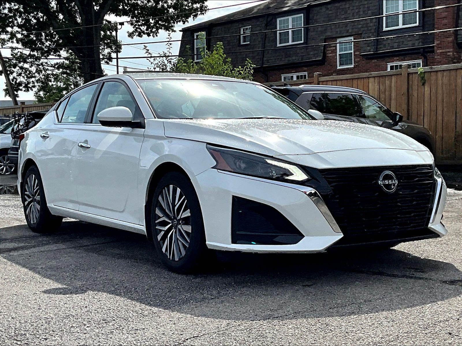 Certified 2023 Nissan Altima 2.5 SV FWD image 2