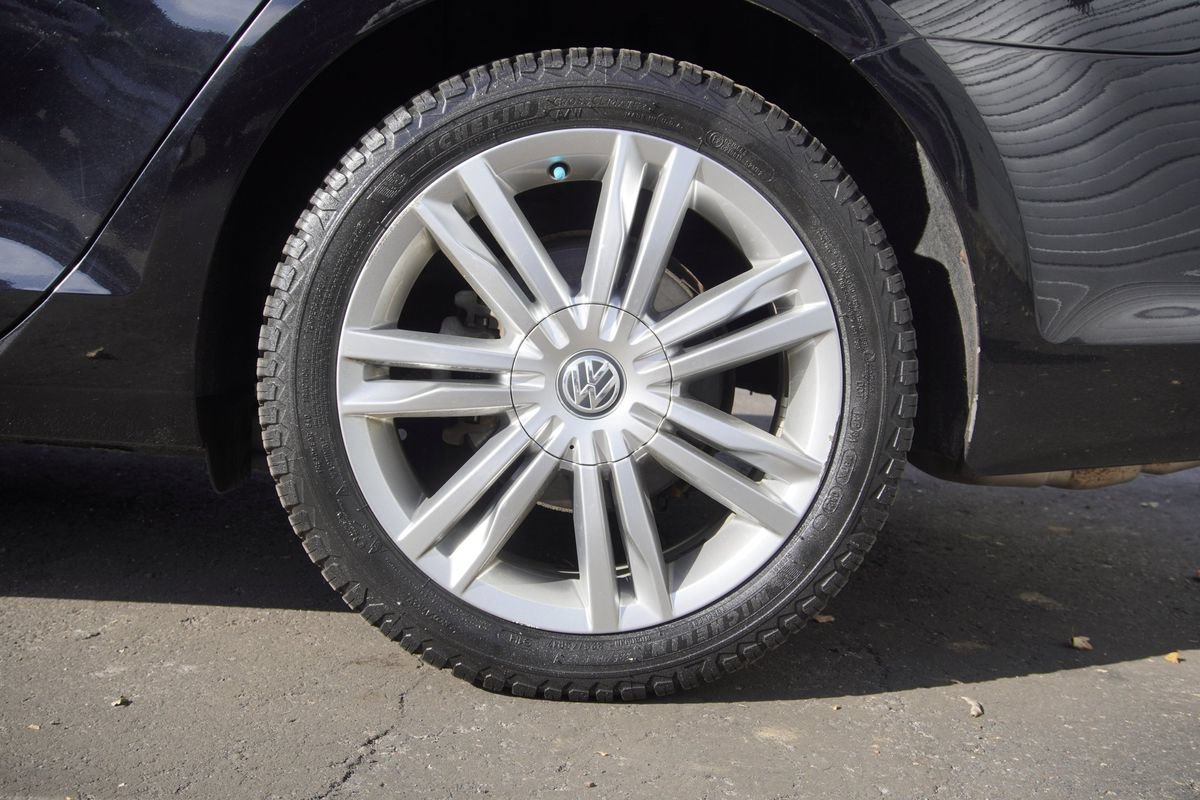 Used 2016 Volkswagen Golf Limited Edition FWD image 23