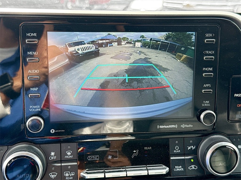 Used 2022 Toyota Highlander XLE image 14