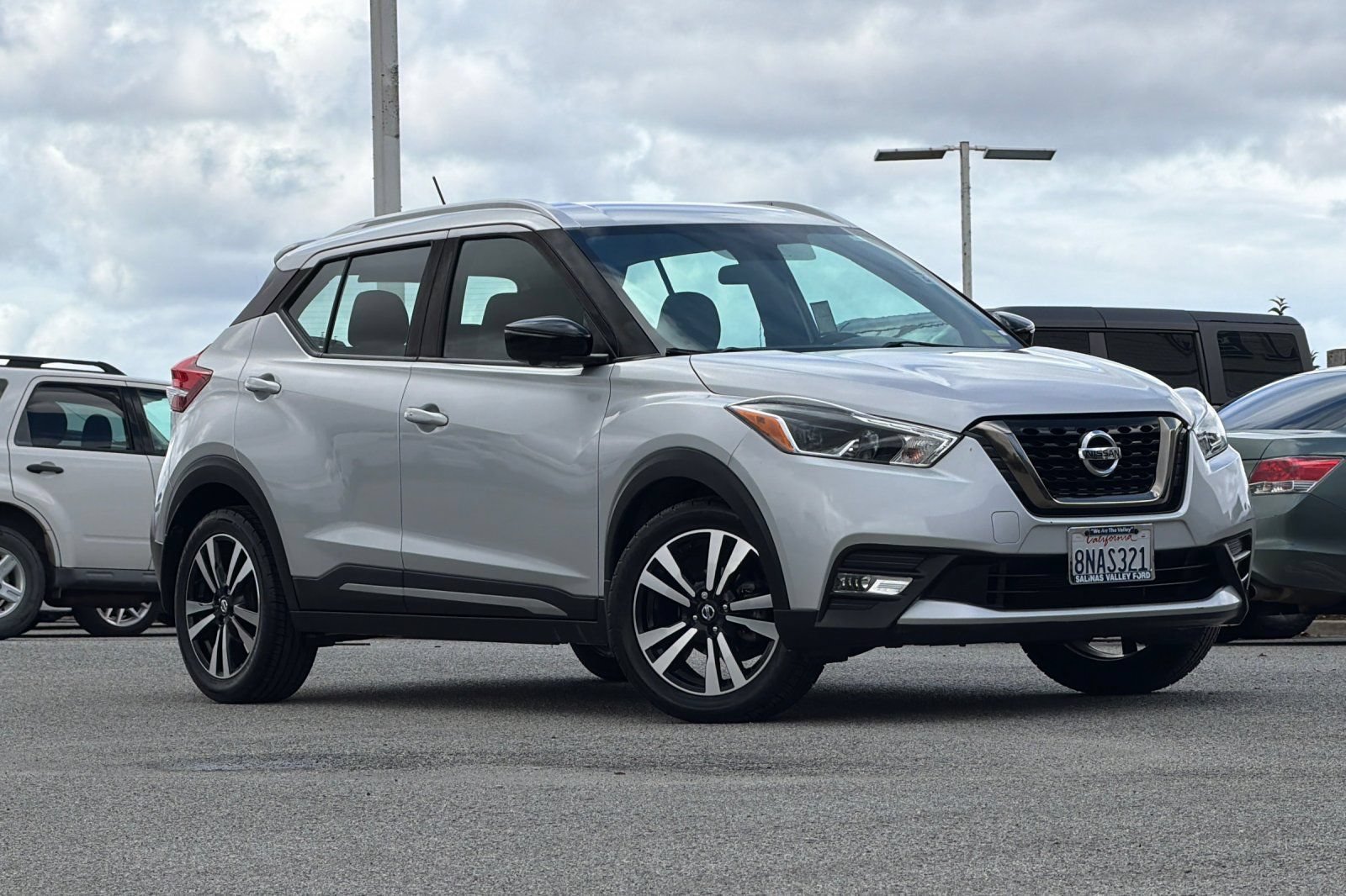 Used 2019 Nissan Kicks SR FWD image 2