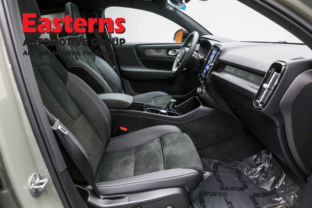 Used 2023 Volvo C40 P8 Recharge Plus w/ Climate Package image 37