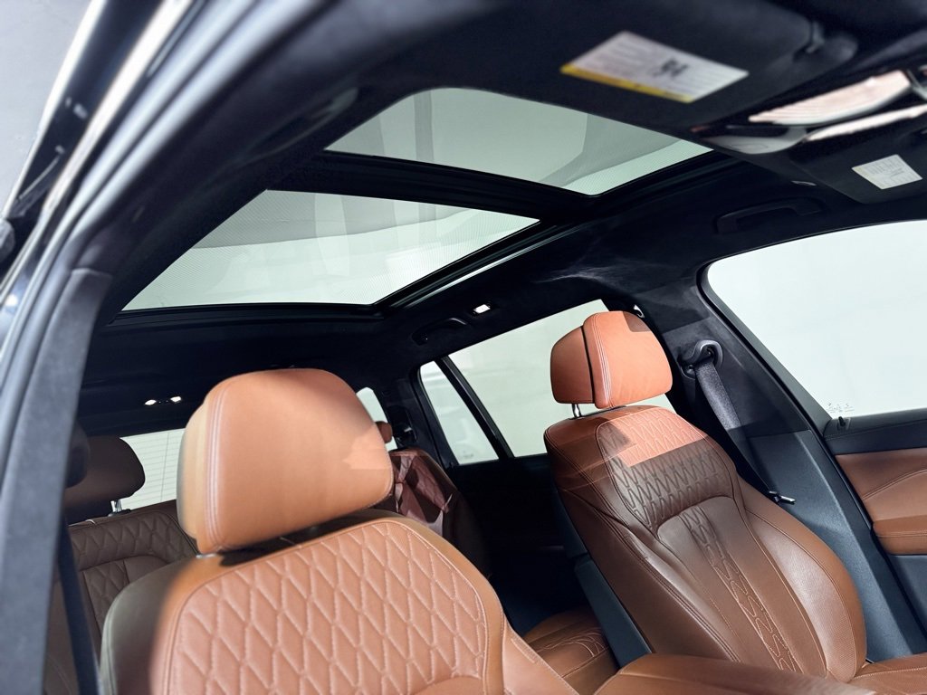 Used 2022 BMW X7 M50i image 12