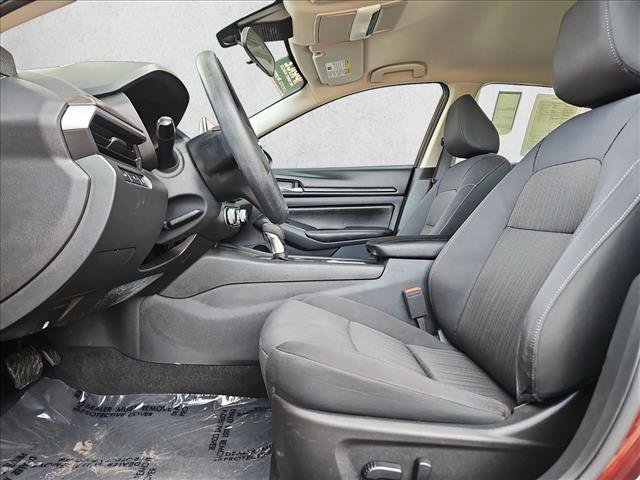 Used 2025 Nissan Altima 2.5 SV FWD image 15