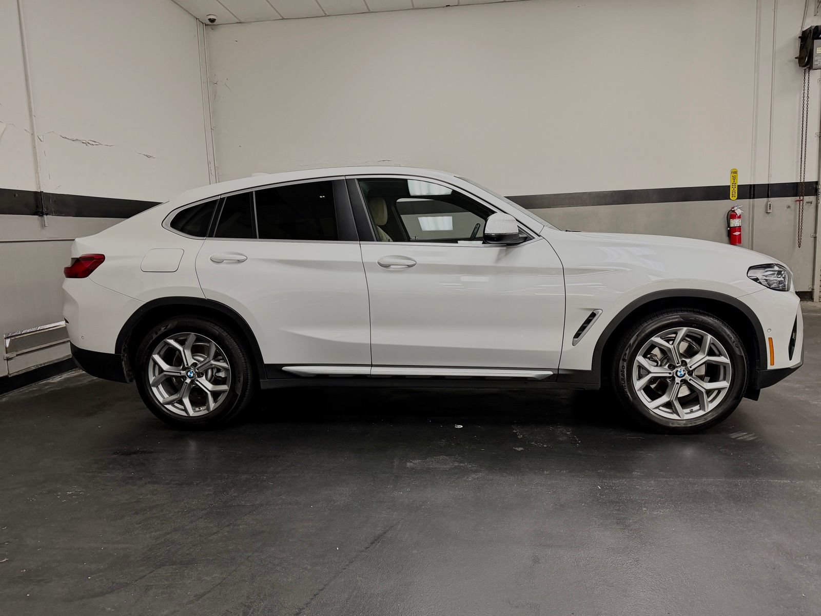 Used 2023 BMW X4 xDrive30i w/ Parking Assistance Package AWD/4WD image 5