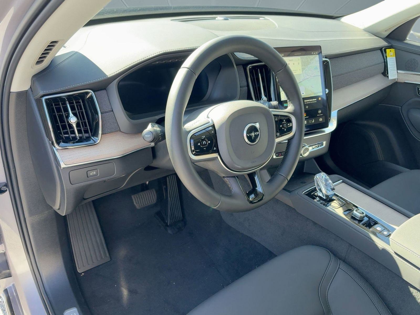 New 2026 Volvo XC90 B6 Plus w/ Protection Package image 4