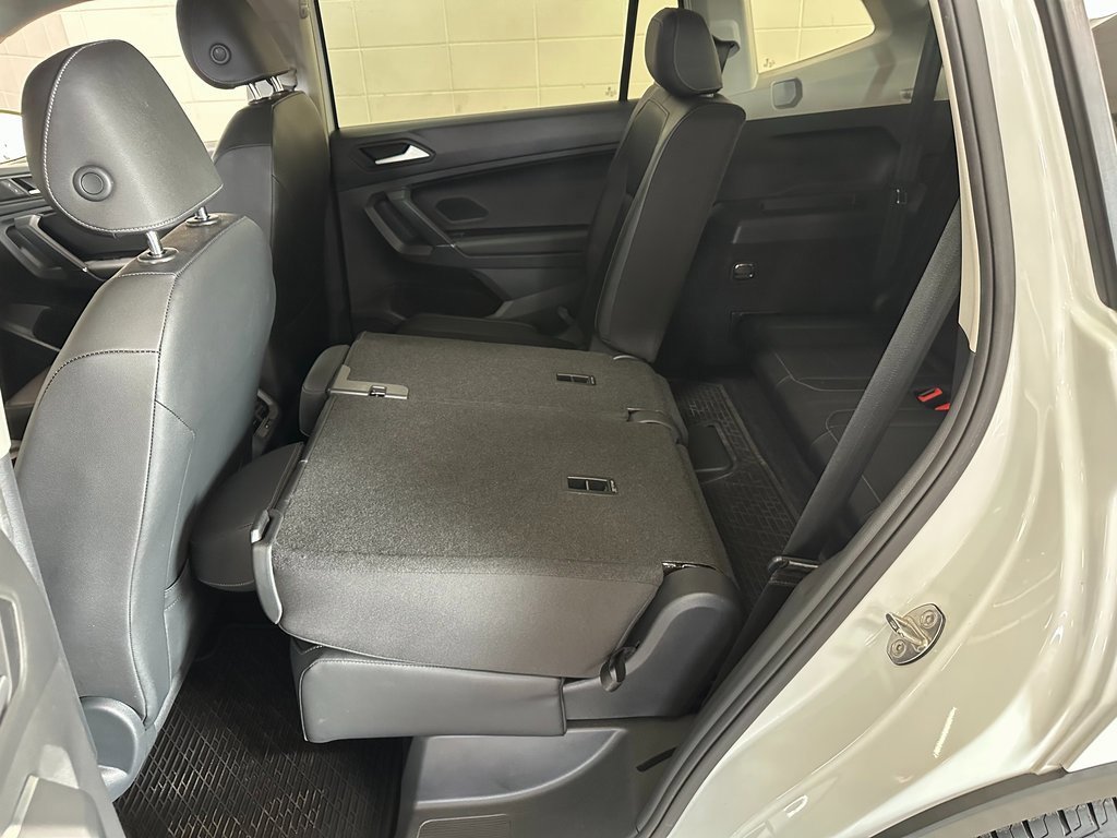 Used 2020 Volkswagen Tiguan SE w/ Panoramic Sunroof Package image 36