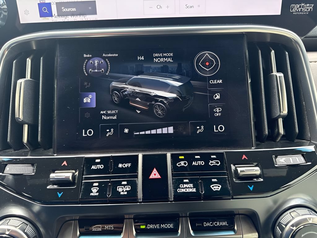 Used 2025 Lexus LX 600 4WD w/ Accessory Package (2T) image 21