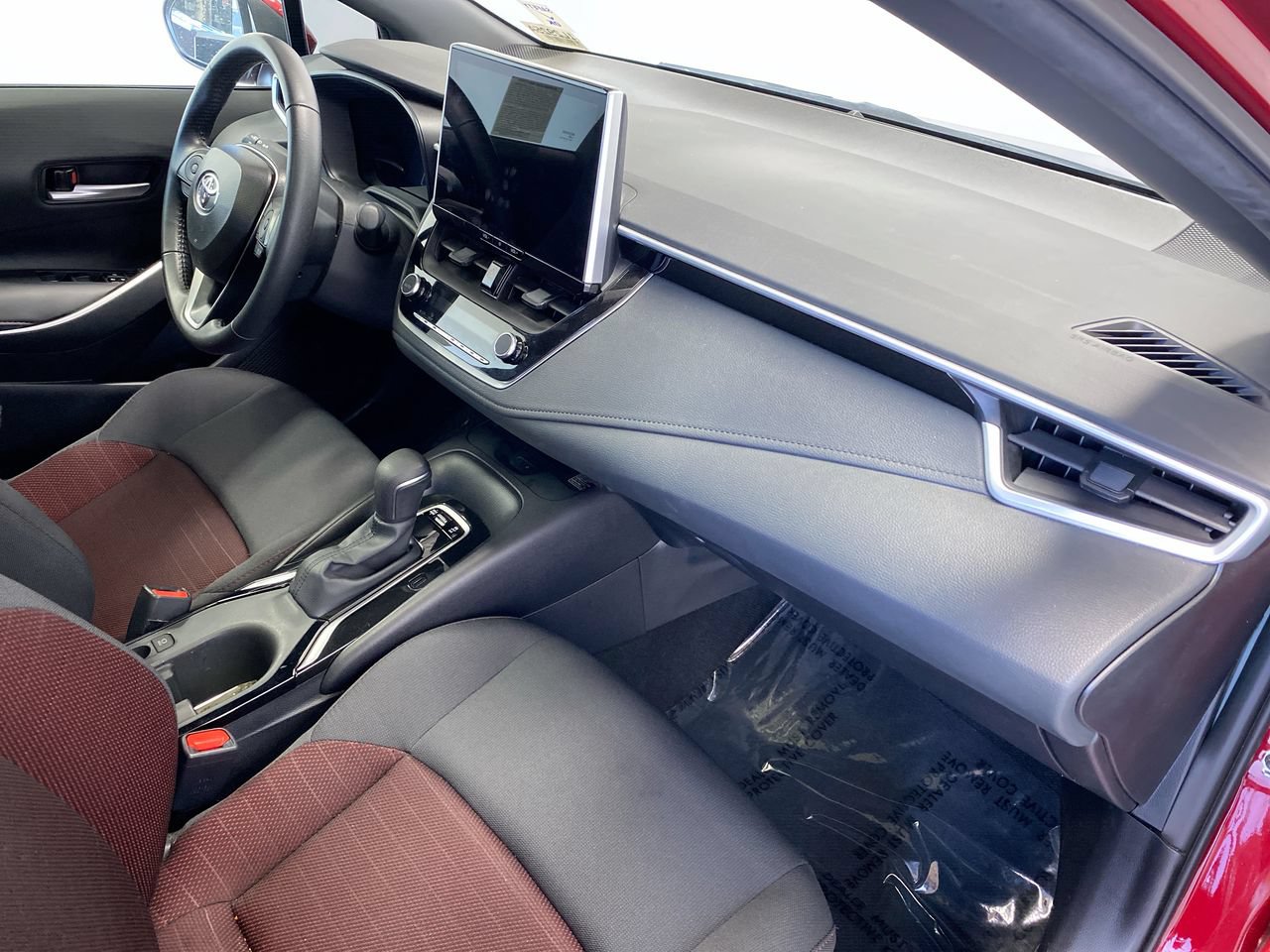 Used 2025 Toyota Corolla SE w/ SE Premium Package FWD image 29