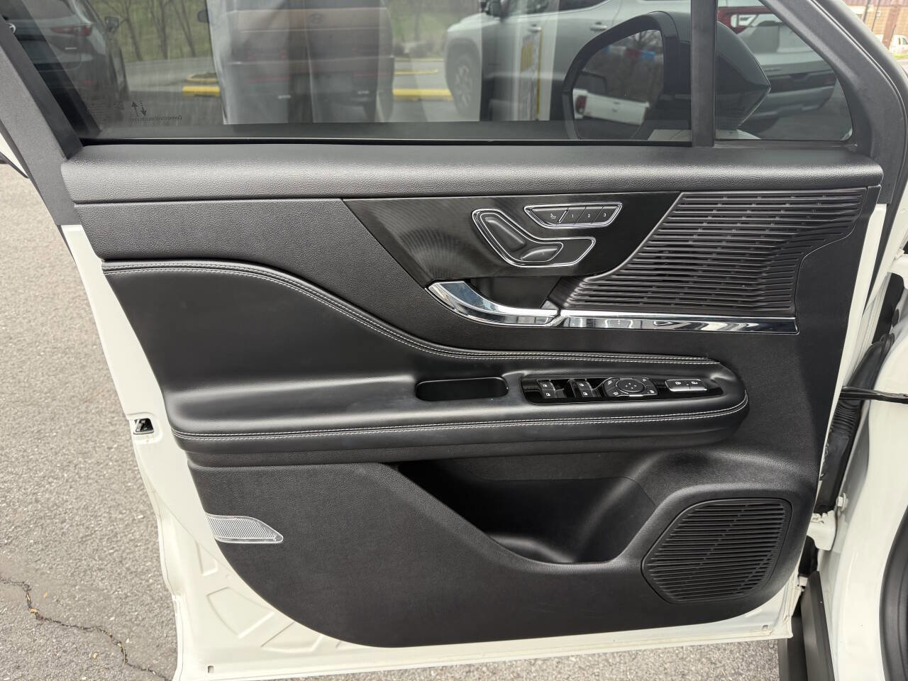 Used 2022 Lincoln Corsair AWD w/ Premium Package image 11