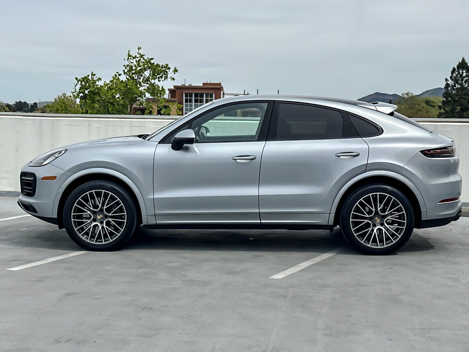 Certified 2023 Porsche Cayenne Coupe image 2