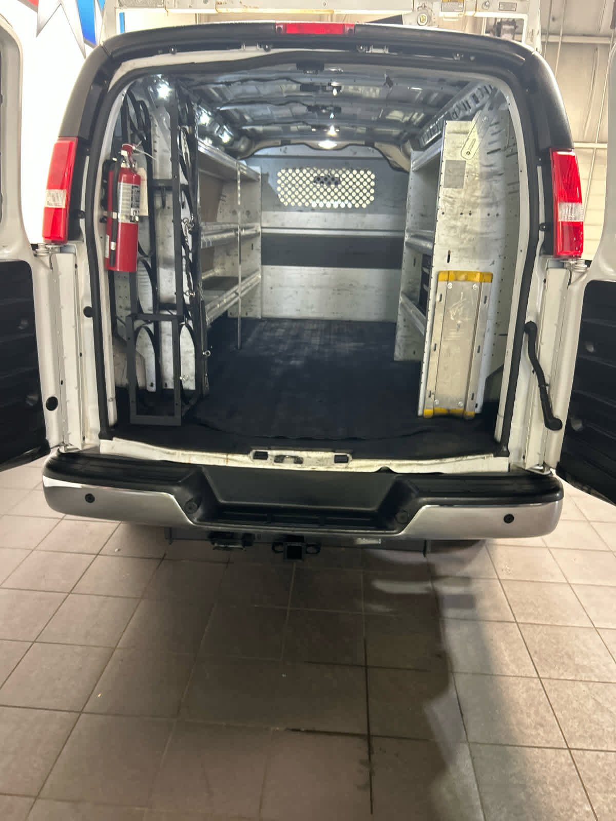 Used 2018 Chevrolet Express 2500 w/ Driver Convenience Package RWD image 4