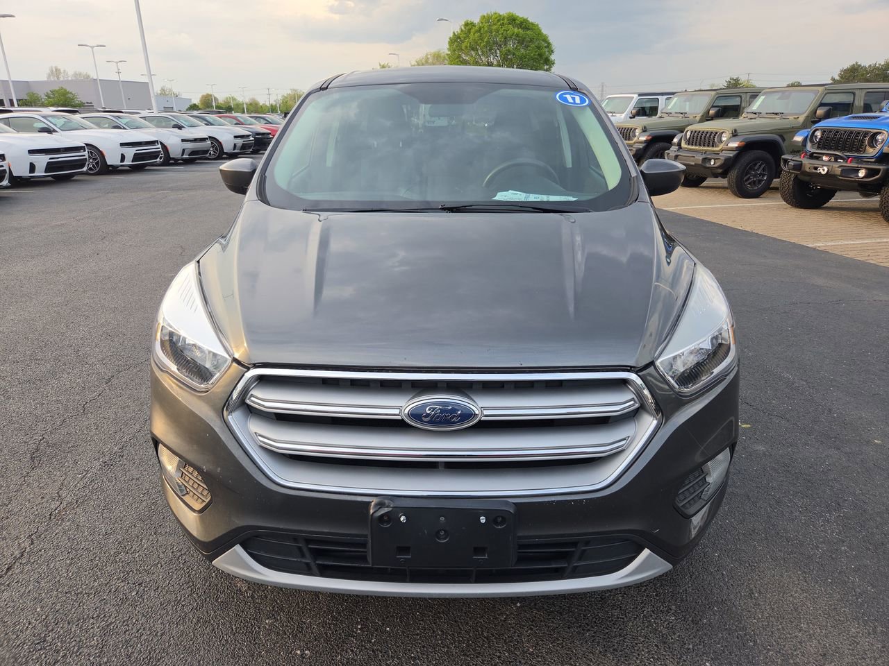 Used 2017 Ford Escape SE FWD image 2