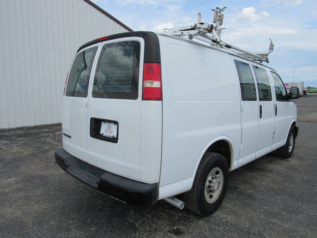 Used 2017 Chevrolet Express 2500 RWD image 3