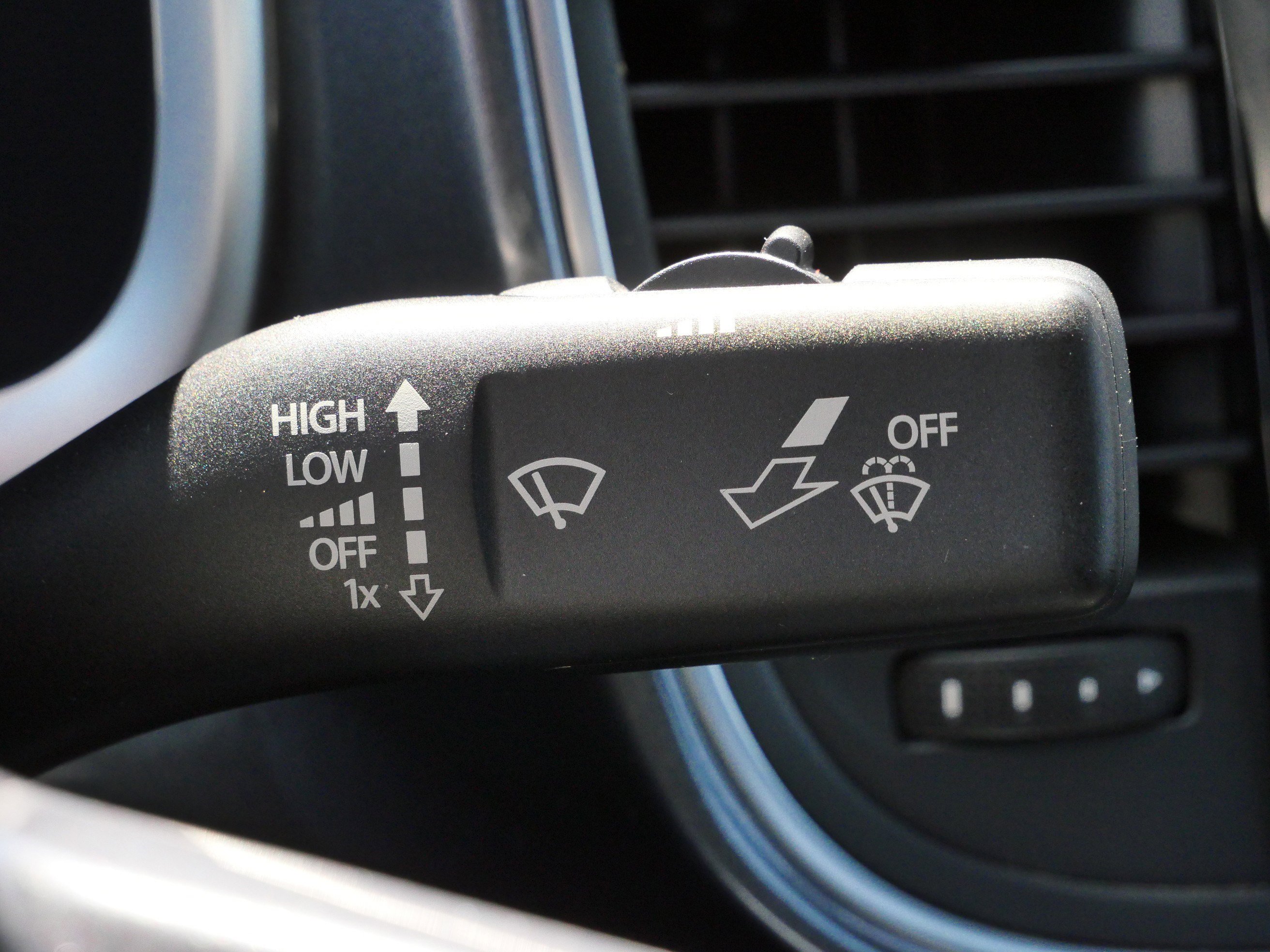 Used 2013 Volkswagen Beetle 2.5 FWD image 34