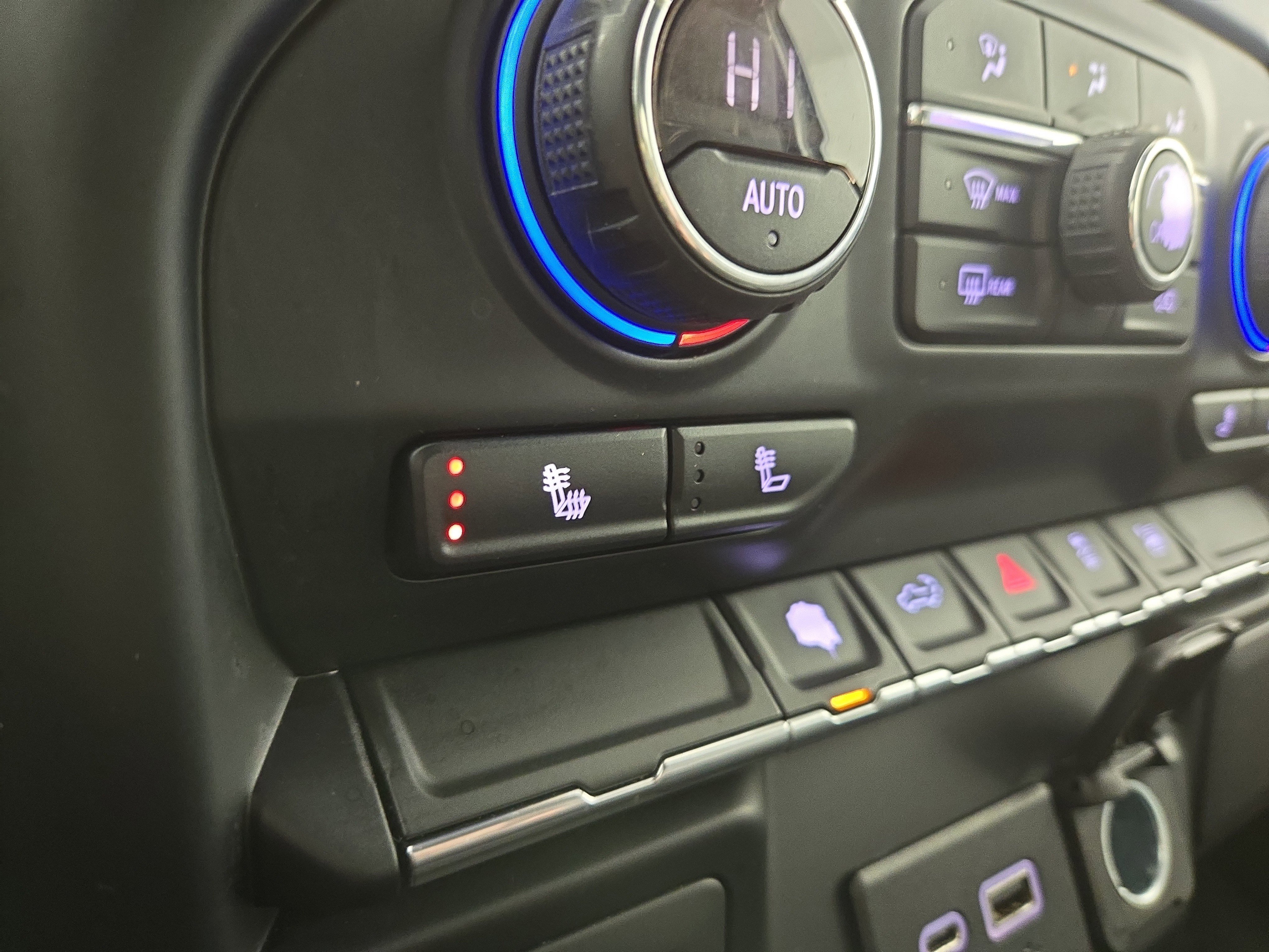 Certified 2019 Chevrolet Silverado 1500 LT w/ All-Star Edition image 25