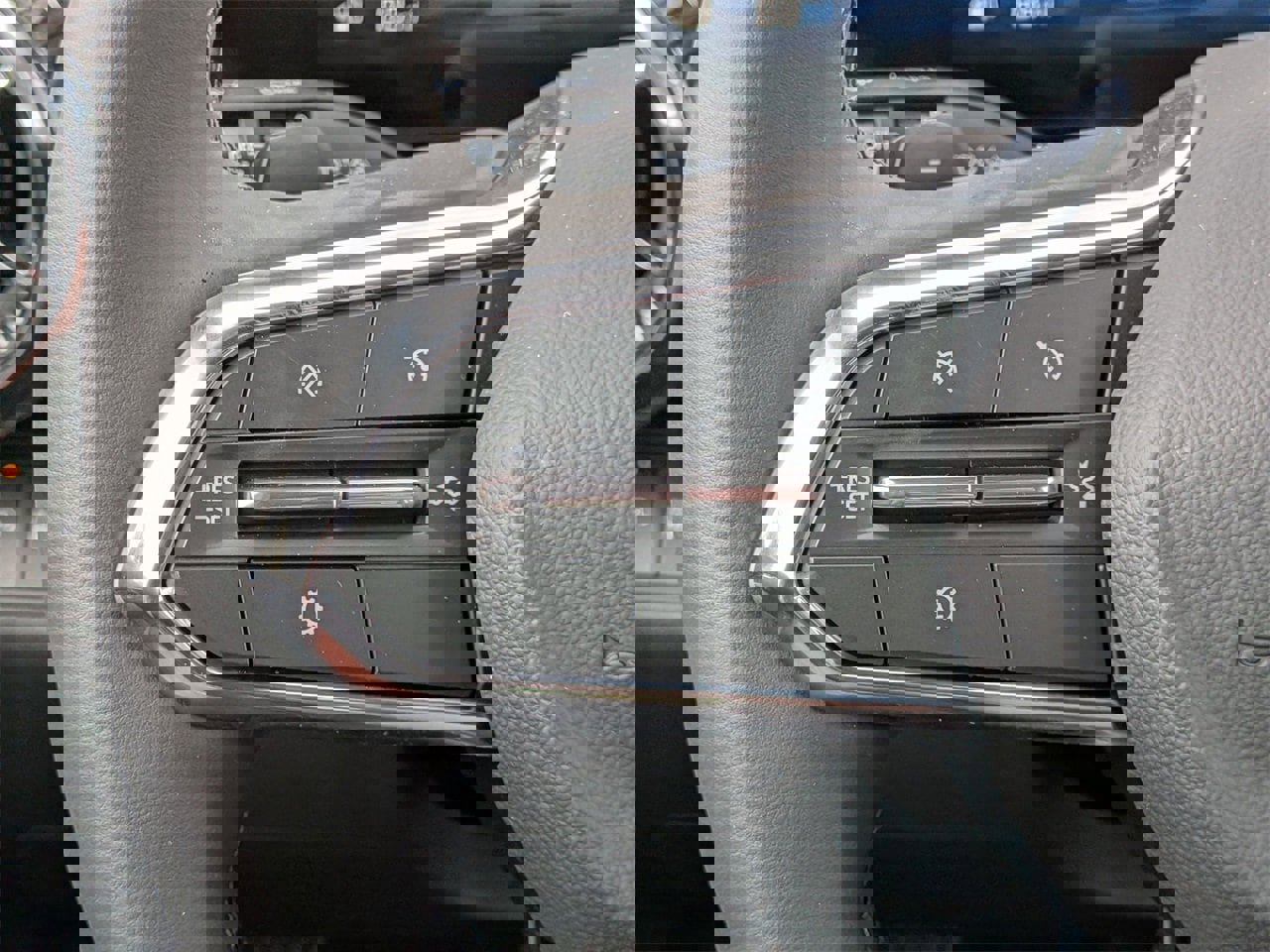 Used 2026 Chevrolet Equinox LT w/ Midnight Edition image 11