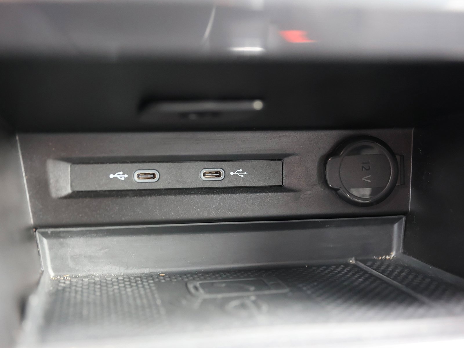 Used 2024 Volkswagen Tiguan SE R-Line image 28