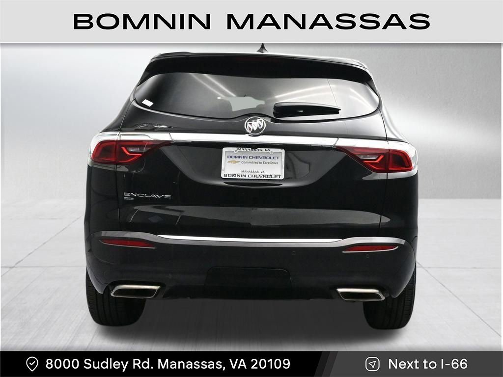 Used 2023 Buick Enclave Essence image 4