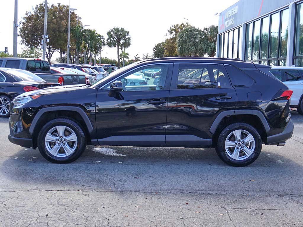 Used 2019 Toyota RAV4 XLE w/ Convenience Package FWD image 16