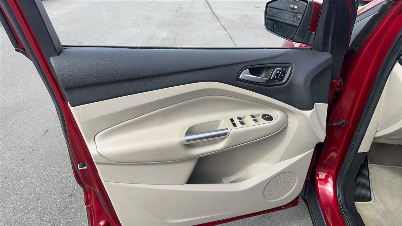 Used 2016 Ford Escape Titanium w/ Equipment Group 301A image 32