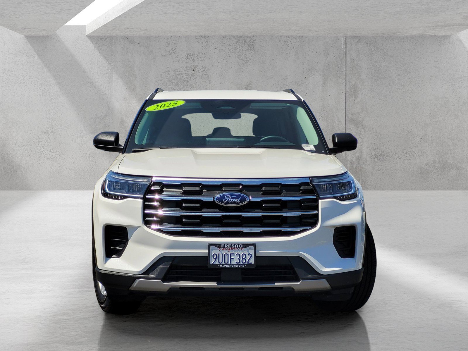 Used 2025 Ford Explorer Active RWD image 3