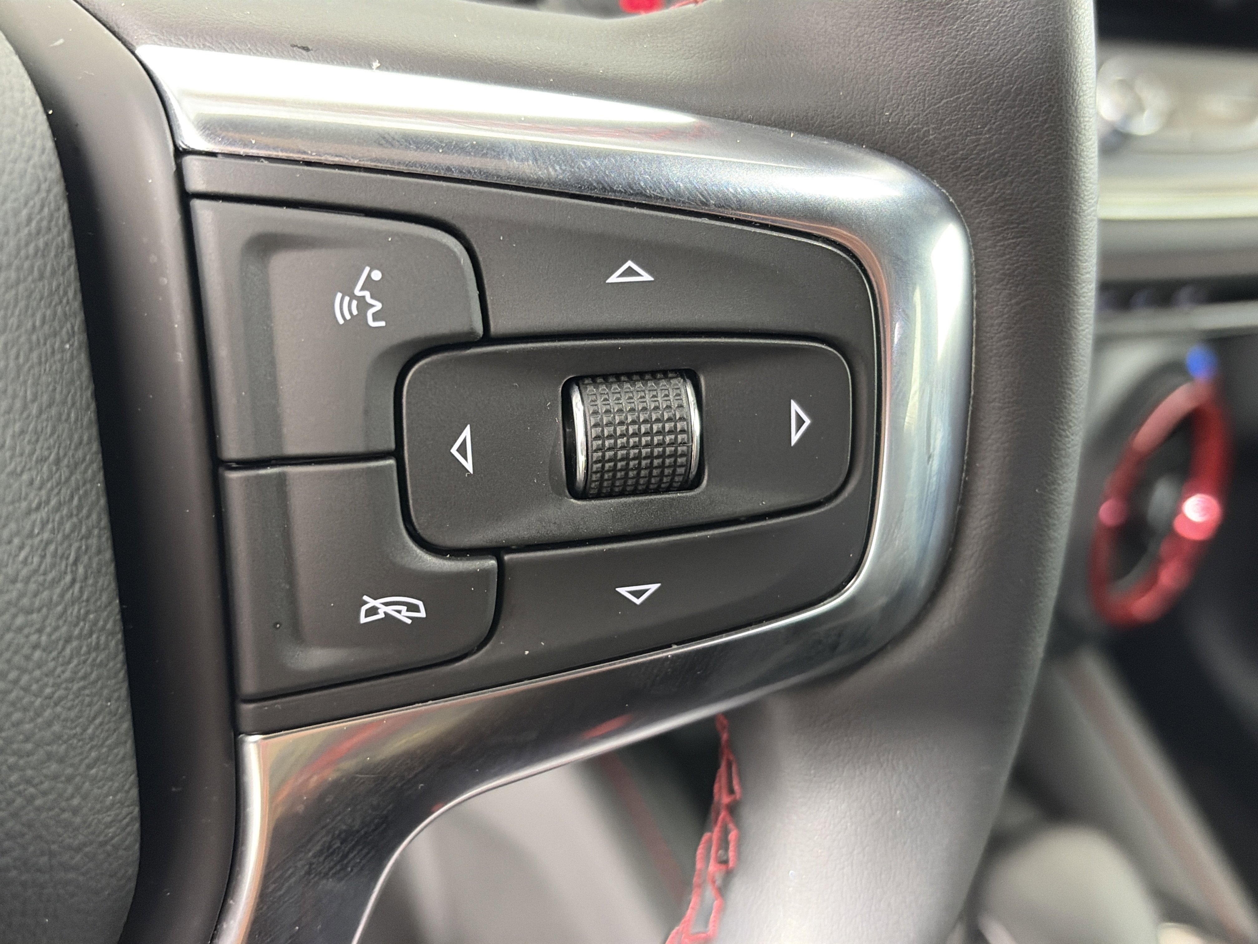 Certified 2024 Chevrolet Blazer RS w/ Driver Confidence II Package image 36