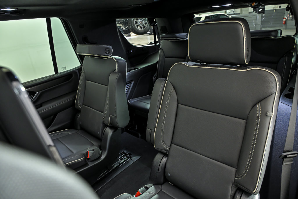 New 2026 GMC Yukon Elevation w/ Elevation Premium Package AWD/4WD image 11