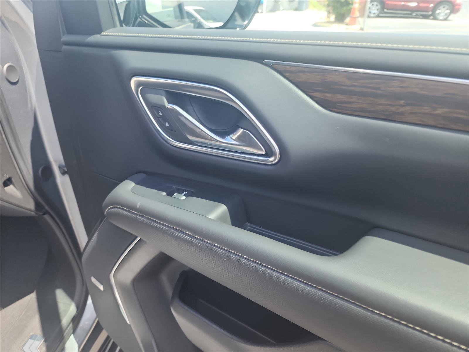 Used 2023 Chevrolet Suburban Premier AWD/4WD image 30