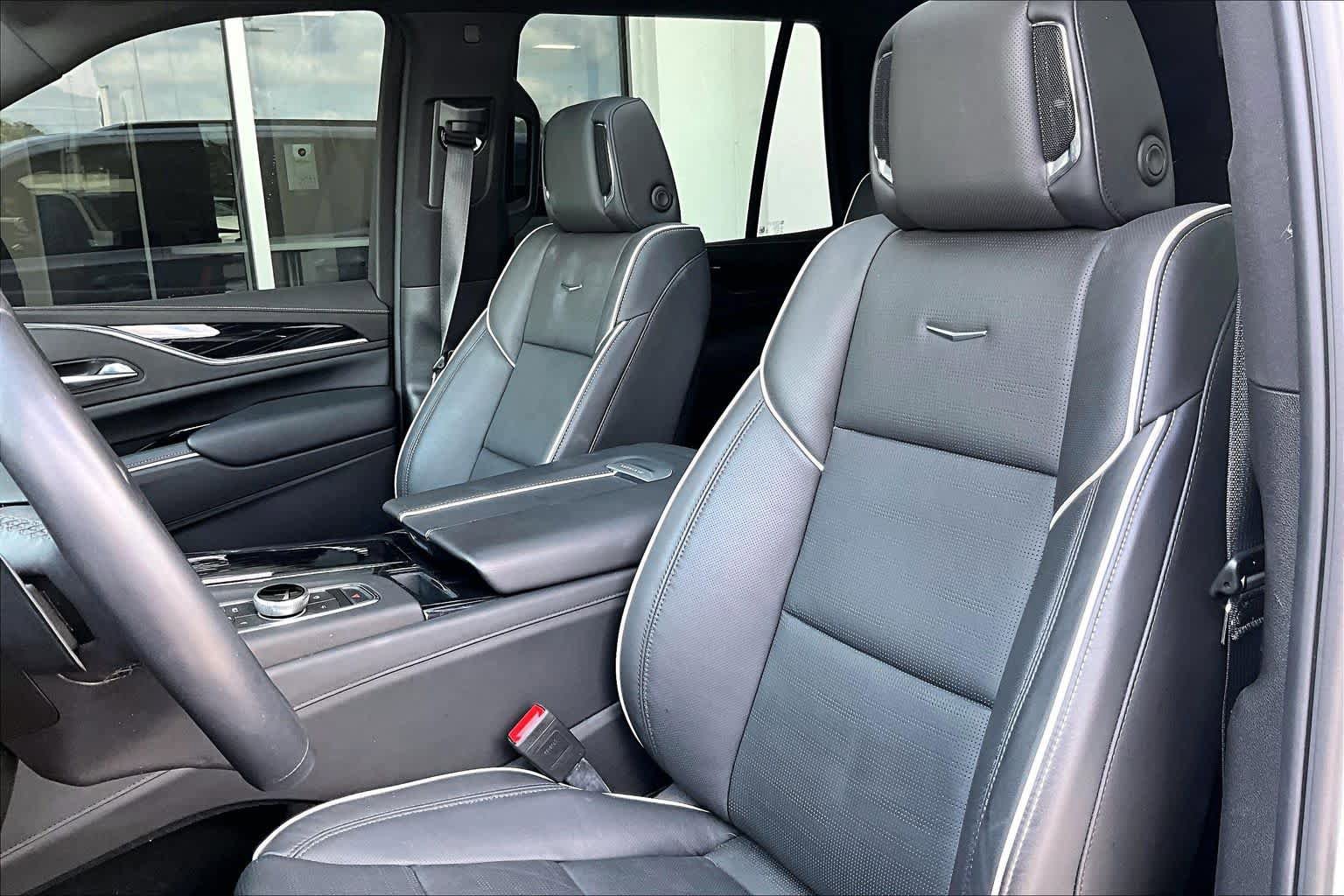 Used 2024 Cadillac Escalade Sport w/ LPO, ONYX Package AWD/4WD image 7