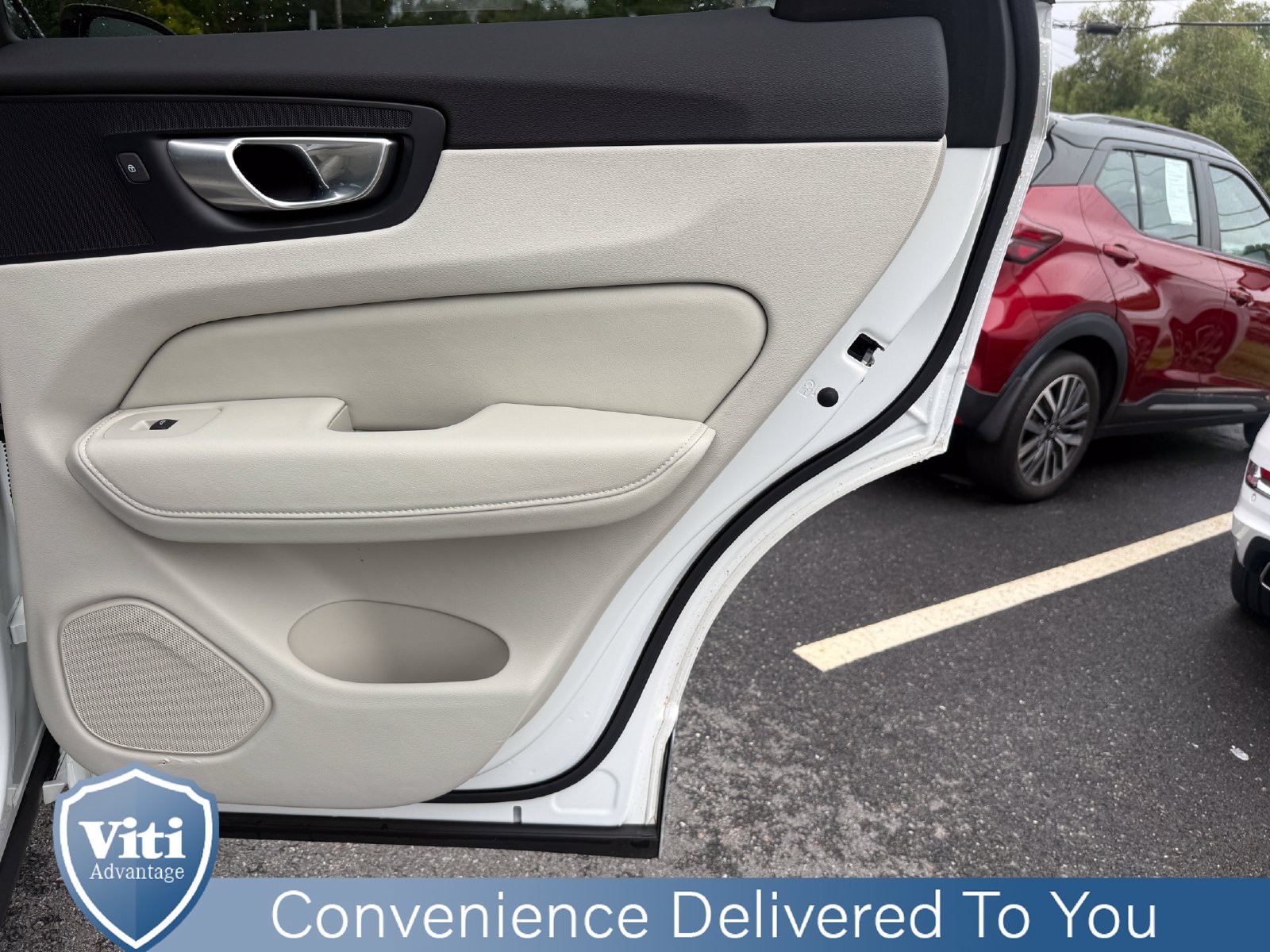Used 2024 Volvo XC60 B5 Plus w/ Protection Package Premier AWD/4WD image 25