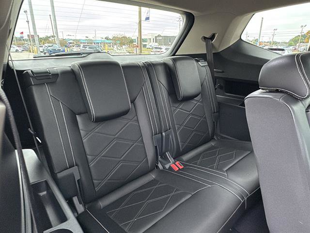 Certified 2025 Volkswagen Atlas SE image 11