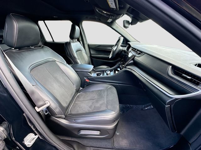 Used 2024 Jeep Grand Cherokee Altitude RWD image 28