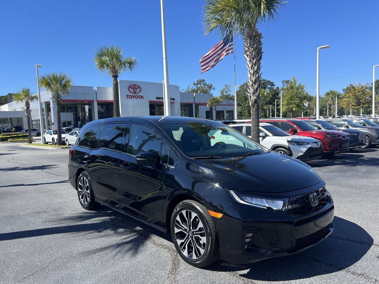 Used 2025 Honda Odyssey Elite image 2