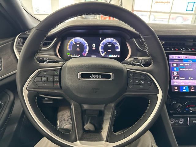 Used 2025 Jeep Grand Cherokee Limited w/ Black Appearance Package AWD/4WD image 36