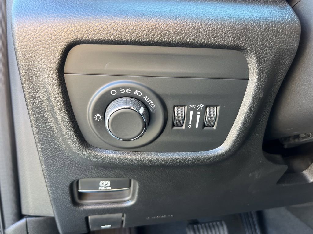 Certified 2024 Jeep Grand Cherokee Altitude image 12