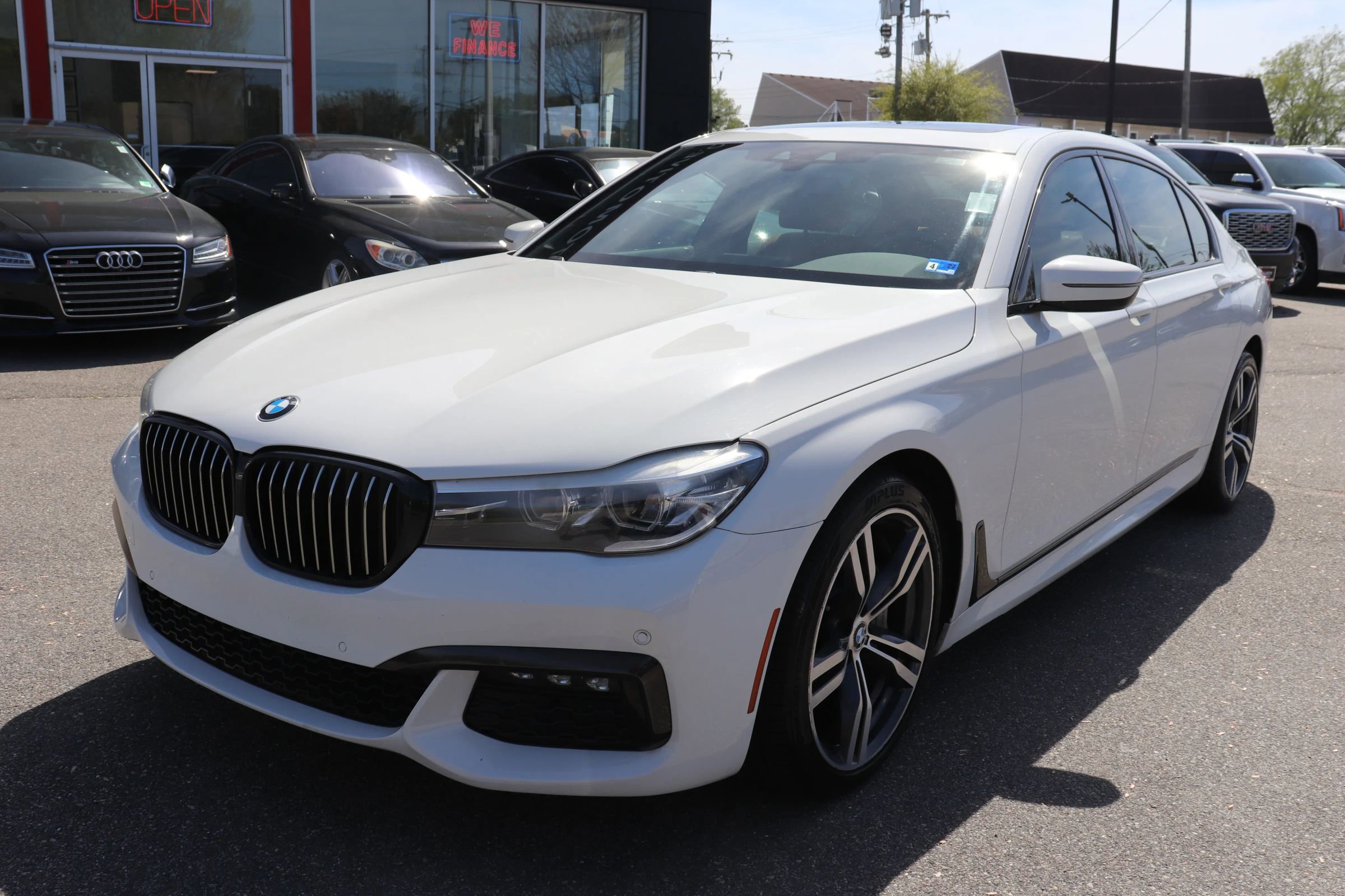 Used 2019 BMW 740i w/ M Sport Package RWD image 1