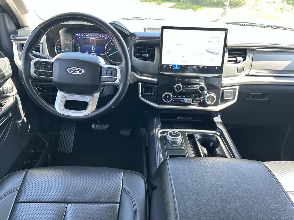 Used 2024 Ford Expedition XLT image 18