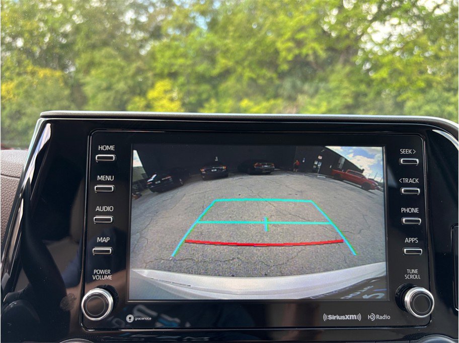 Used 2020 Toyota Highlander XLE FWD image 27