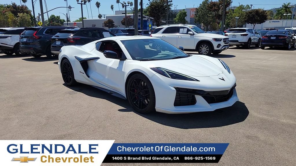 Used 2025 Chevrolet Corvette Z06 RWD image 3