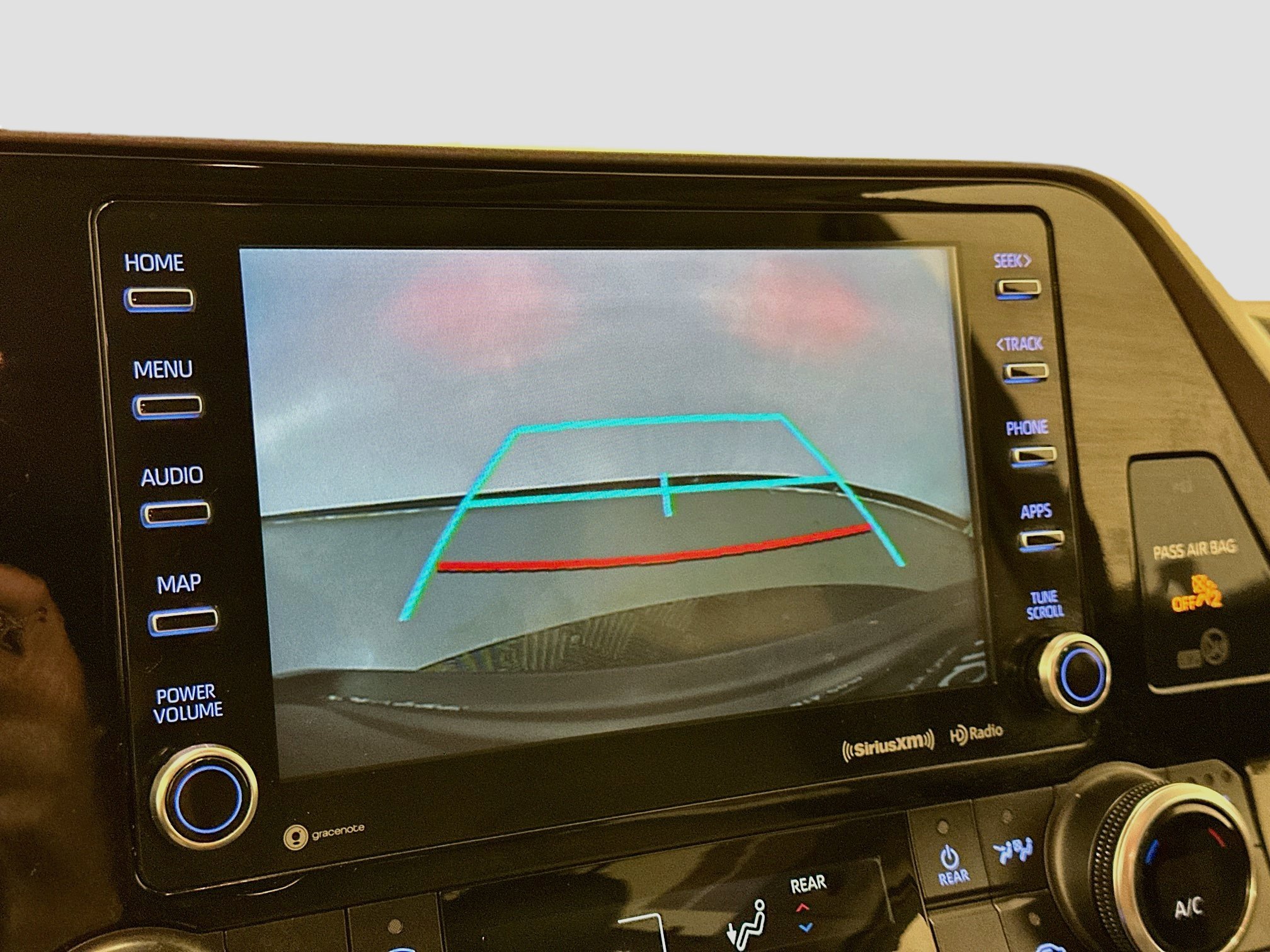 Used 2022 Toyota Highlander XLE AWD/4WD image 23