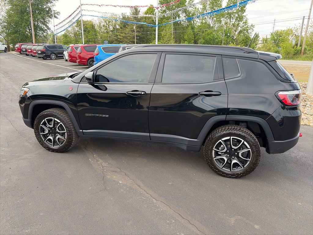Used 2024 Jeep Compass Trailhawk AWD/4WD image 13