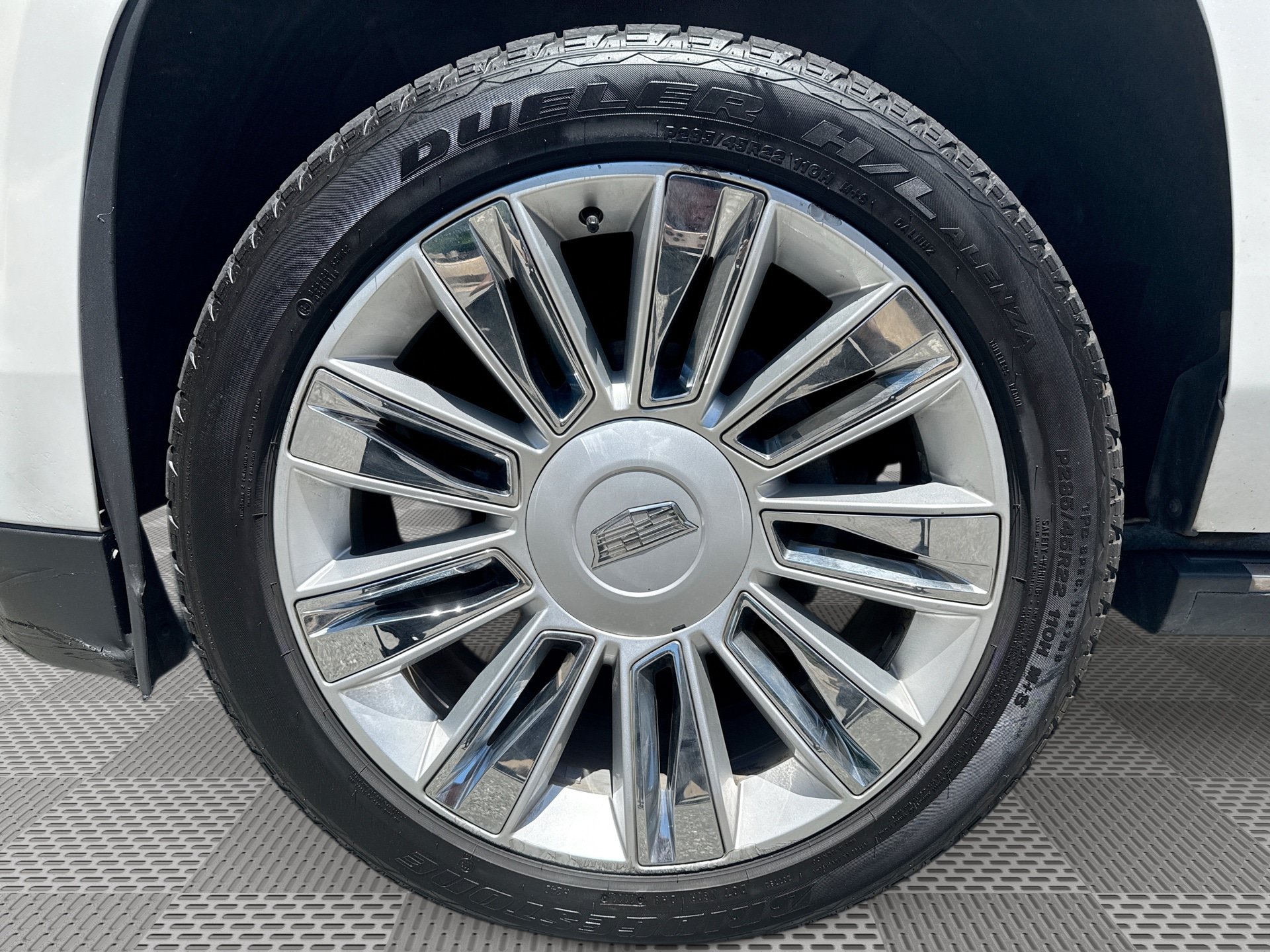 Used 2018 Cadillac Escalade ESV Platinum AWD/4WD image 18